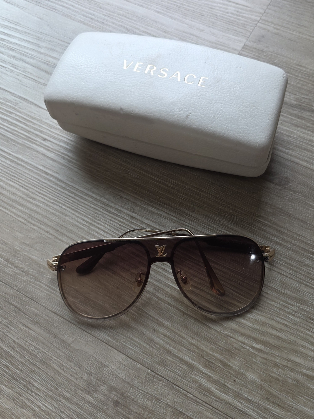 Louis Vuitton Gold Frame Brown Gradient Aviator Sunglasses